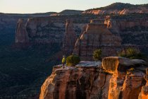 Belle vue sur le grand canyon avec l'homme touriste dans l'utah — Photo de stock
