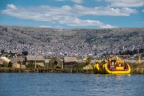 Typical panther boat at the floating islands on the Titicaca lake — Stock Photo