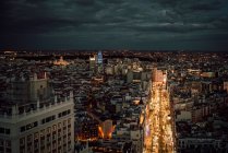 Paysage urbain à Madrid Espagne, Gran Va la nuit — Photo de stock