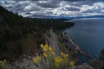 Malerischer Blick auf die schöne Landschaft in den Bergen — Stockfoto