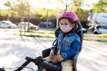Little girl wearing face mask ready for a bicycle ride — Stock Photo