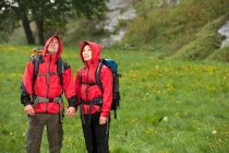 Couple hiking in the rain in England — Stock Photo