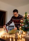 Young man packs Christmas presents for friends and family — Stock Photo