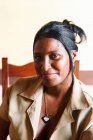 Signora cubana che lavora come recepcionist del museo, bajamo — Foto stock