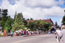Manifestation pacifique dans la vallée rurale de l'herbe, en Californie — Photo de stock