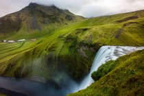 Wunderschöne Landschaft mit Wasserfall, Kogafoss, Island — Stockfoto