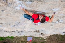 View from above of man climbing rock face in Yangshuo — Stock Photo
