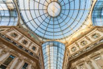Interior de milão galeria de compras, itália — Fotografia de Stock