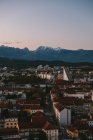 Triglav e Julian Alps no fundo do Castelo de Ljubljana em Sunset, Eslovênia. — Fotografia de Stock