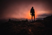 Силуэт туриста на закате в облаках, Аппалачская тропа, Маин — стоковое фото