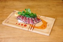 Uma boa composição de comida asiática Tataki — Fotografia de Stock
