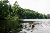 A father and his children cooling off in a hidden swimming hole — Stock Photo
