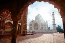 L'emblématique Taj Mahal, l'une des sept merveilles du monde. — Photo de stock