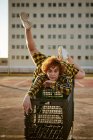 Alternative redhead with yellow shirt and a shopping cart — Stock Photo