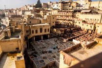 Vue de la tannerie de cuir à Fès, Maroc — Photo de stock
