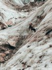 Альпинист на пути к вечной базе — стоковое фото