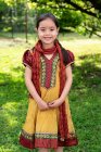Menina australiana indiana 5-8 anos tradicional retrato de roupa indiana — Fotografia de Stock