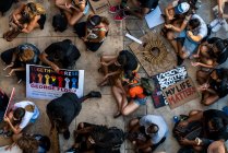 Вид с воздуха на протестующих у Black Lives Matter March в Гонолулу — стоковое фото