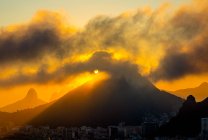 Cidade do Rio de Janeiro sobre fundo da natureza — Fotografia de Stock