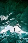 Explorer les glaciers de la promenade des Glaciers de l'intérieur — Photo de stock