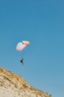Young man paragliding during summer off cliffs in Baja, Mexico — Stock Photo