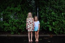 Portrait of two girls standing in the rain — Stock Photo