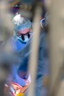 Крупный план хирурга в операционной на работе — стоковое фото