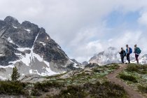 Scènes de randonnée dans la magnifique nature sauvage des Cascades du Nord. — Photo de stock