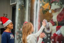 Tween girls connect with santa — Stock Photo