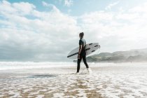 Surfer entering the water in the Basque country, Spain, Bilbao — Stock Photo