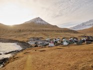 Gjogv città nelle Isole Faroe all'alba — Foto stock