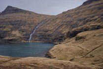 Красиве гірське озеро, природа, подорожі — стокове фото