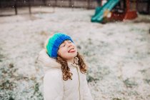 Nettes Mädchen spielt im Kindergarten — Stockfoto
