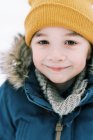 Boy playing in winter park — Stock Photo