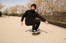 Estilo de vida do skatista homem, conceito Hipster — Fotografia de Stock