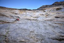 Homem em uma difícil escalada rochosa chamada Odyssee no Eiger North Face — Fotografia de Stock