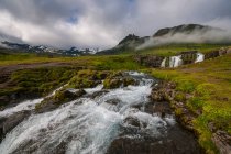 Famosa cascata Kirkjufellsfoss in Islanda occidentale — Foto stock