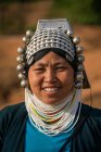 Портрет дамы племени Ахху близ Кенгунга, Мьянма — стоковое фото