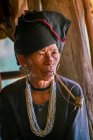 Портрет дамы племени Ахху близ Кенгунга, Мьянма — стоковое фото