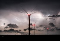 Tempestade relâmpago maciça em Colorado Wind Farm — Fotografia de Stock