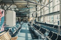 Leeres Flughafen-Terminal während Covid — Stockfoto