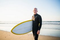 Surfer auf dem Ozeanstrand, Sport — Stockfoto