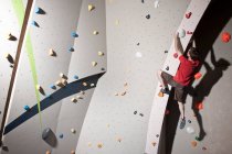 Climber bouldering at indoor climbing wall in London — Stock Photo