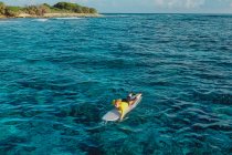 Surfer in Indian Ocean, Maldives — Stock Photo