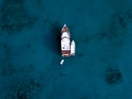 Vista aérea del mar, la isla del océano mediterráneo - foto de stock