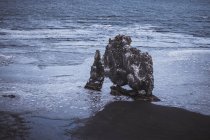 Hvtserkur monumento basáltico na Islândia — Fotografia de Stock