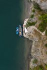 Luftaufnahme von Meer und Boot in Küstennähe — Stockfoto
