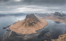 Beautiful landscape of the mountains in iceland on cloudy day — Stock Photo