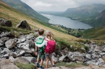 Siblings hugging taking in the beautiful view over Scafell Pike — Stock Photo