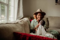 Портрет матері і дочки, щаслива сімейна концепція — стокове фото